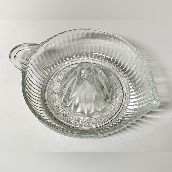 Mid Century Vintage Starburst Pattern Cut Glass Antique Citrus Juicer - Picture 5 of 14